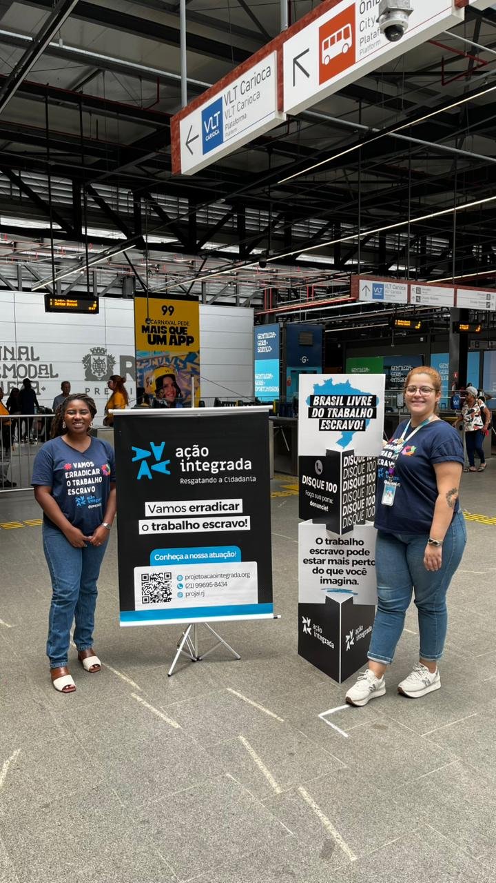 População participa de ação de conscientização contra o trabalho escravo no Terminal Gentileza